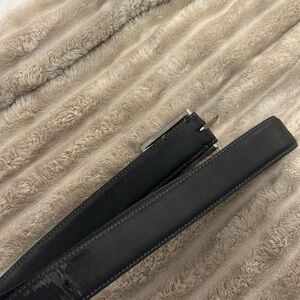 Elegant Black Leather Men's Belt